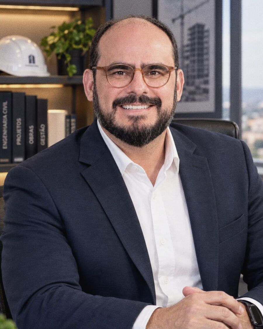 José Nizário Vidal de Queiroz Filho, engenheiro civil, em seu escritório
